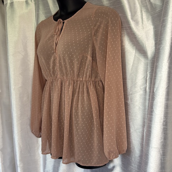 Torrid 0 Blush Pink Women’s U.S. 12 Textured Keyhole with Tie Long Sleeve Blouse - Picture 2 of 7